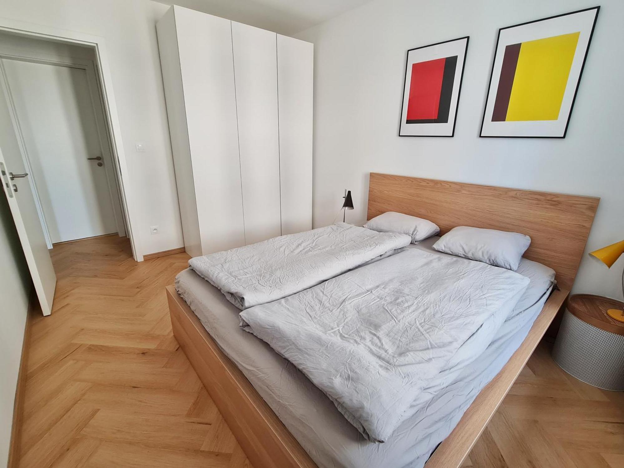 Beautiful New Apt In Old Town Near Train Station - Free Parking Братислава Екстериор снимка